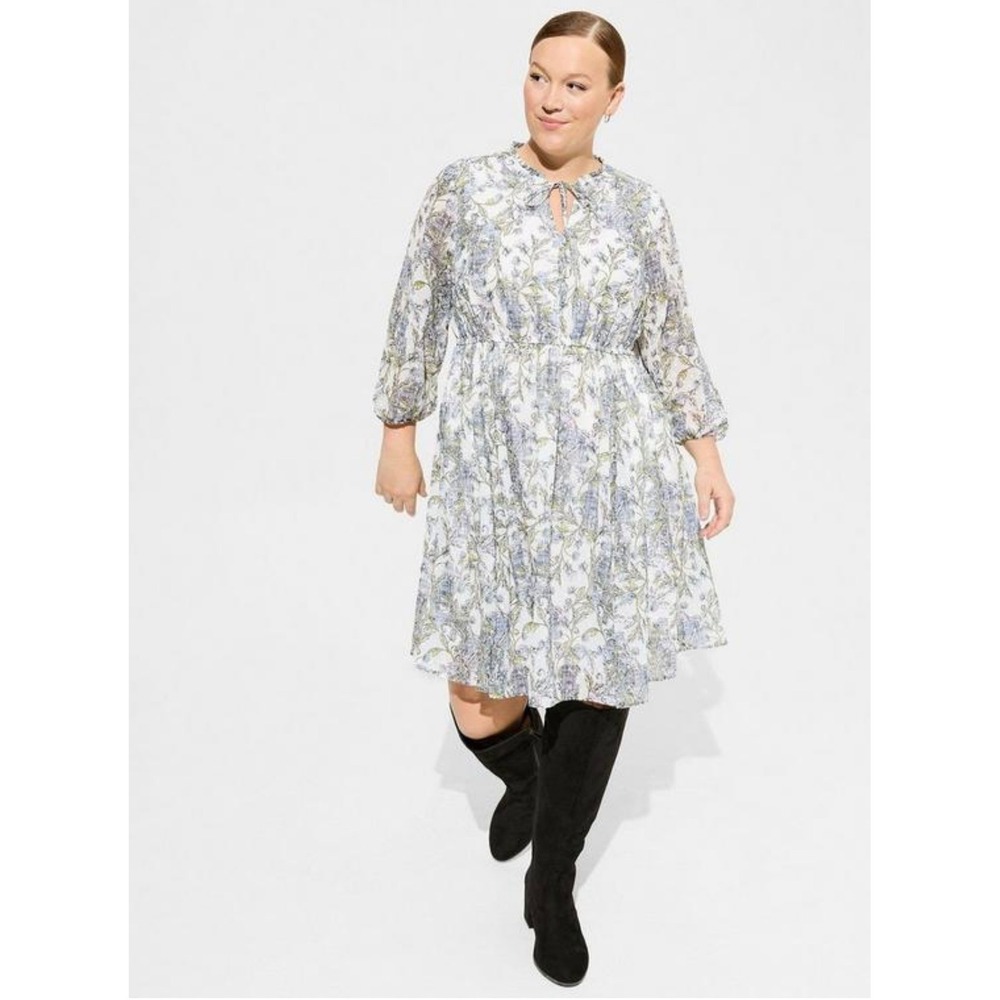 M7 NWT Torrid Plus Size Mini Clip Dot Front‎ Keyhole 2X
Dress - Picture 3 of 9